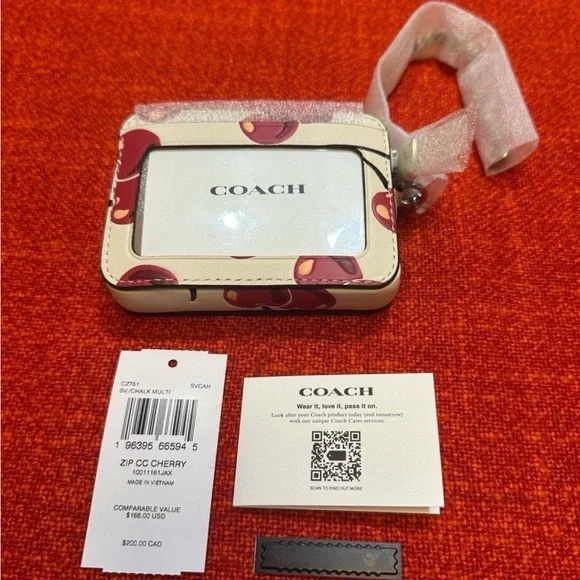 ❤️❤️❤️Coach zip card case with cherry print/silver tone hardware ❤️❤️❤️ - Picture 9 of 12